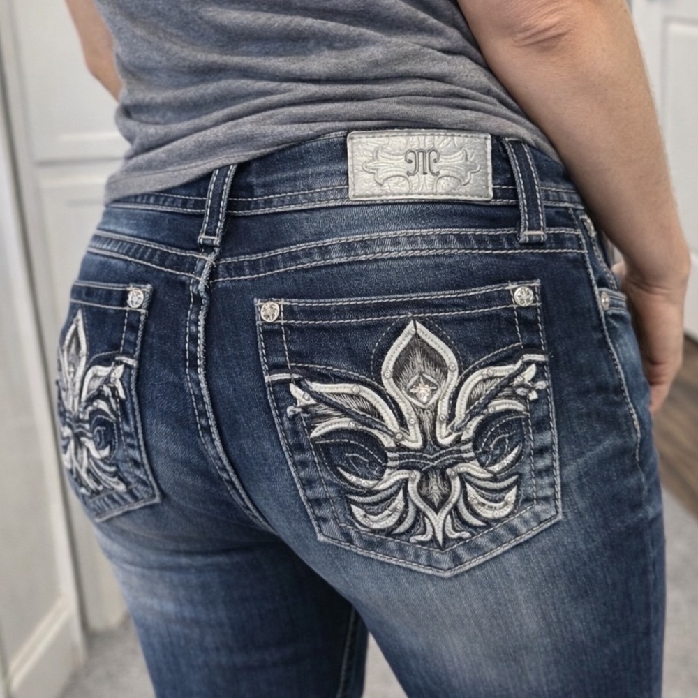 Miss Me Easy Boot Jeans Womens 28 Mid Rise Fleur De Lis Y2K Stretch Denim